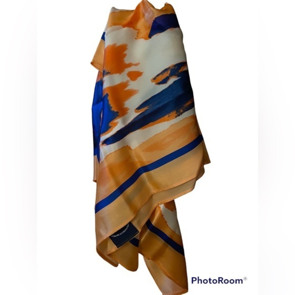 100% silk scarf, 35 x 35, NWOT